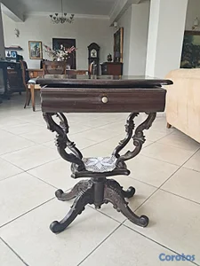 Mesa de centro inglesa con cajones