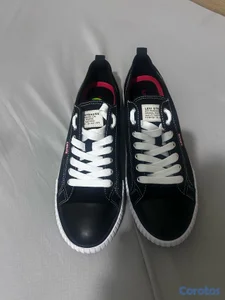 Tenis Levi's Originales Size 9.5 U.S Nunca Me Lo Eh Puesto $3,000✅