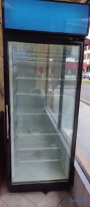 Exhibidora Comercial Vertical – 1 Puerta de Crista