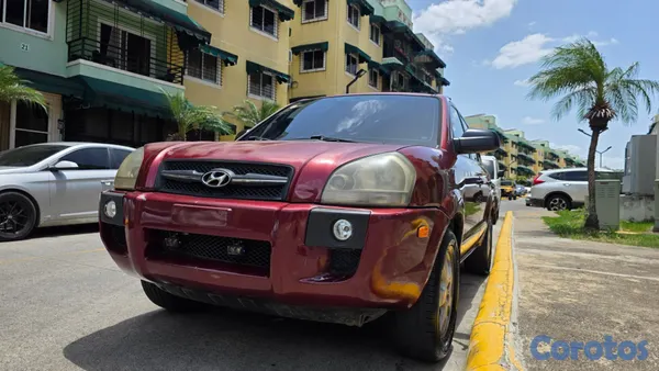 jeepetas y camionetas - Hyundai Tucson 2007 - vendo por cambio a más moder 3