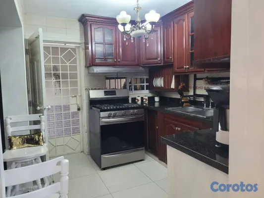 casas - Casa de 2 niveles en venta en Los Jardines 6