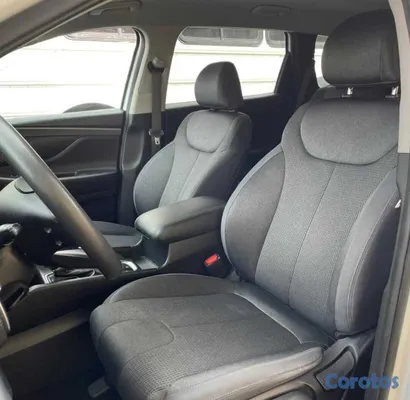 jeepetas y camionetas - Hyundai Santa Fe SE blanca año 2021 - muy buenas c 8