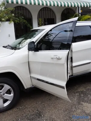 jeepetas y camionetas - Grand Cherokee Laredo 4x4 2011 4