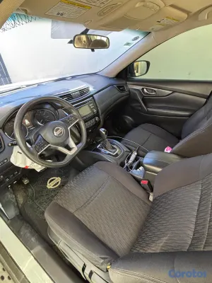 jeepetas y camionetas - Nissan Rogue SV AWD 2017 en Excelente Condición 4