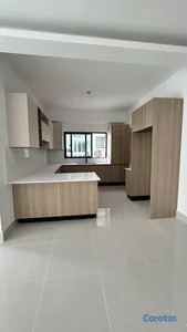 Apartamento de 3 habitaciones en alquiler en Renac