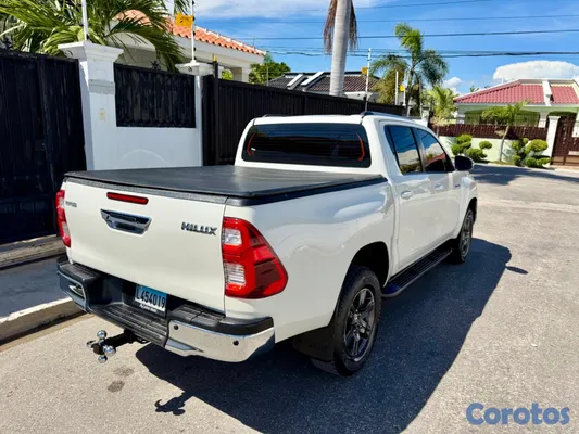 jeepetas y camionetas - Toyota Hilux 2022 2.4  9