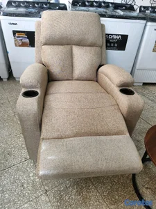 *Sillón Reclinable*

Sillón Reclinable 
Porta vaso
Tela
6 meses de garantía 
