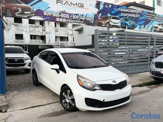 carros -  
Kia Río LX año 2015 4
