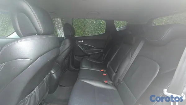 jeepetas y camionetas - Hyundai Santa Fe Excelentes Condiciones 9