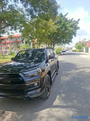 carros - 🚘 Toyota 4Runner Negra en Venta 🔥 ¡Elegancia, lujo 2
