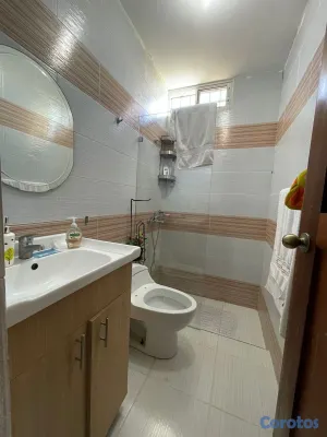 casas - vendo casa avenida Independencia KLM 9 dos niveles tres habitaciones con baño  9