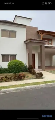 casas vacacionales y villas - 8.	Casa en Baní | Amplio Patio, Terraza y Marquesina Doble 4