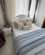 muebles y colchones - Cama king y mesas de noche en caoba nuevo 