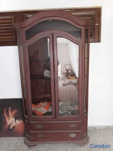 Vitrina caoba como nueva 