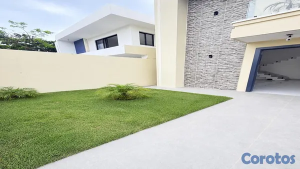 casas - Venta de casa con piscina en la autopista de san isidro prado oriental 9