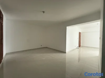Alquiler de apto piso alto de 3 hab con baños piso alto y ascensor 