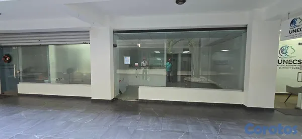 oficinas y locales comerciales - local 1er piso juan Pablo duarte próximo carrera santiago  2