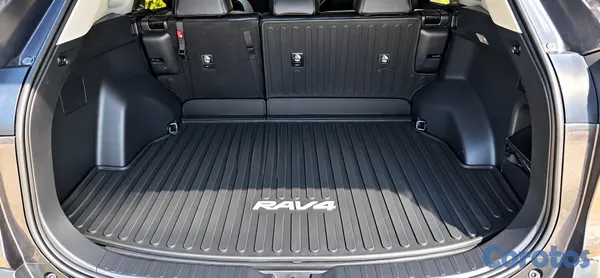 jeepetas y camionetas - Toyota Rav4 2021 XLE 8