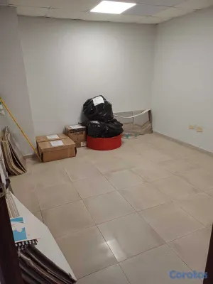 oficinas y locales comerciales - Alquilo Local  1er piso 110 mts en Julieta 9