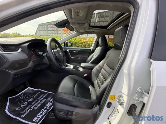 jeepetas y camionetas - Toyota Rav4 XLE 2020 clean Carfax!!!! 10