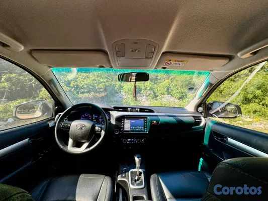 jeepetas y camionetas - Toyota hilux srv 2020 10