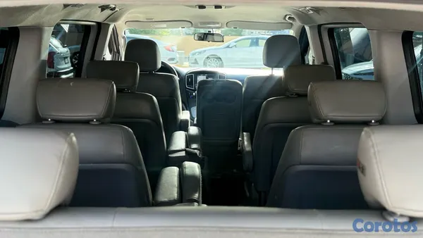 jeepetas y camionetas - 2018 Hyundai Grand Starex Diésel en oferta  8