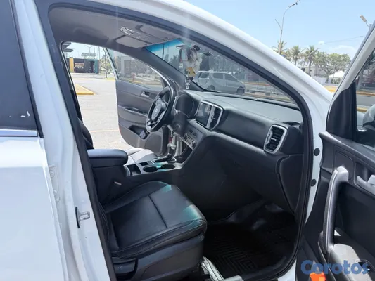 jeepetas y camionetas - Kia Sportage 2017 excelente condiciones  9