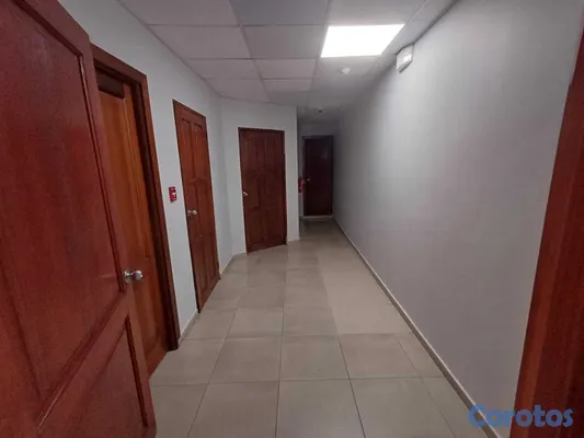oficinas y locales comerciales - Alquilo Local  1er piso 110 mts en Julieta 10
