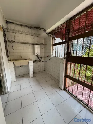apartamentos - vendo Evaristo Morales tercer nivel tres habitaciones 2.5 baños dos parqueos  14