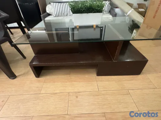 muebles y colchones - Mesa de centro moderna con tope de cristal – Base geométrica café oscuro
 3