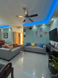 vendo casa santo Domingo este dos niveles tres habitaciones dos baños dos parqu