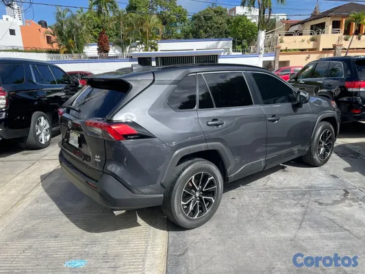 jeepetas y camionetas - Toyota Rav4 LE 2020 3