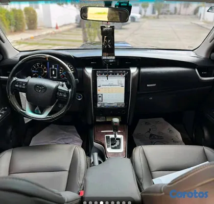 jeepetas y camionetas - Toyota fortuner 2017 8