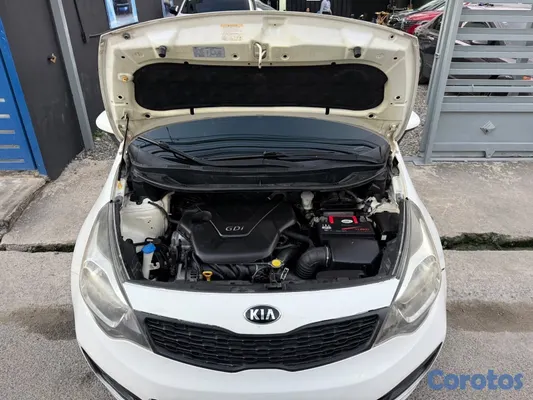 carros -  
Kia Río LX año 2015 8