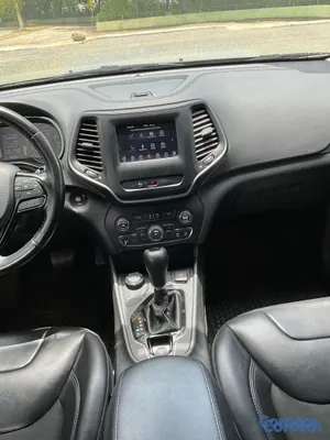 jeepetas y camionetas - 2020 Jeep Cherokee Lattitude 4WD con full power y mantenimiento al día 10