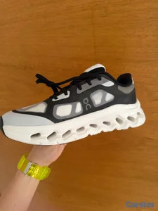 ZAPATOS ON CLOUD TALLA 8 MUJER NUEVOS