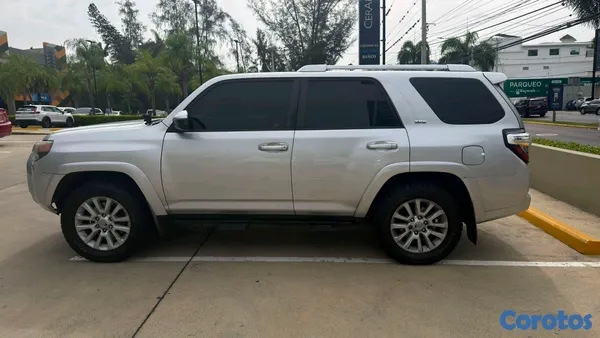 jeepetas y camionetas - Toyota 4runner sr5 2014 7
