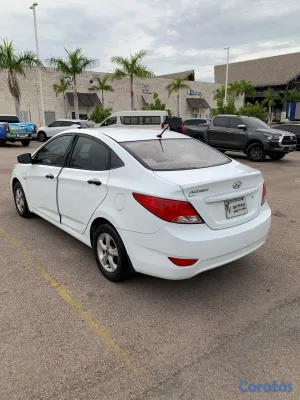carros - ¡EN VENTA! Hyundai Accent 2015 | Único dueño 3