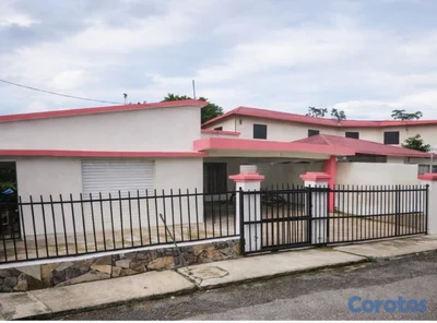 Se vende cómoda y funcional casa ubicada en la Ermita Moca