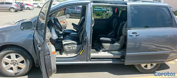 jeepetas y camionetas - Vendo Toyota sienna de oportunidad  11