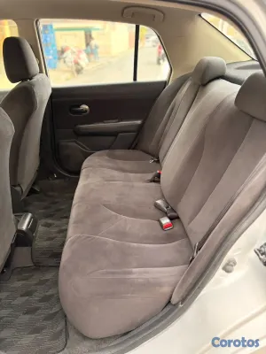 carros - Nissan tiida 2013 4