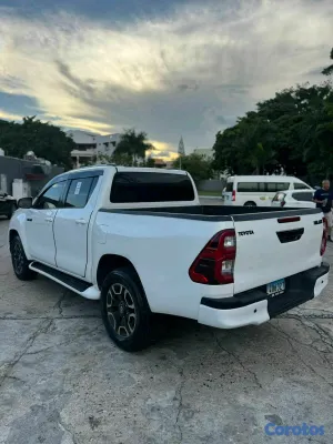 jeepetas y camionetas - Toyota hilux 2020 3