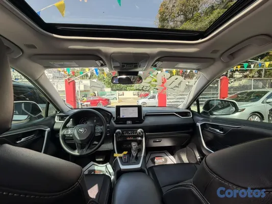 jeepetas y camionetas - Toyota Rav4 XLE 2023 Recien Importada 8