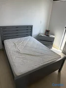 muebles y colchones - Cama queen en roble natural excelentes condiciones