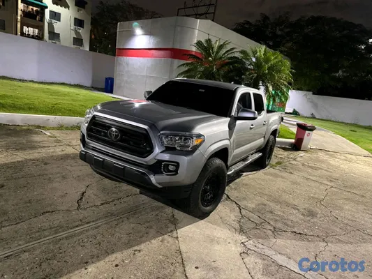 jeepetas y camionetas - Toyota Tacoma 2020 sr5 poco uso 4x4 único dueño  8
