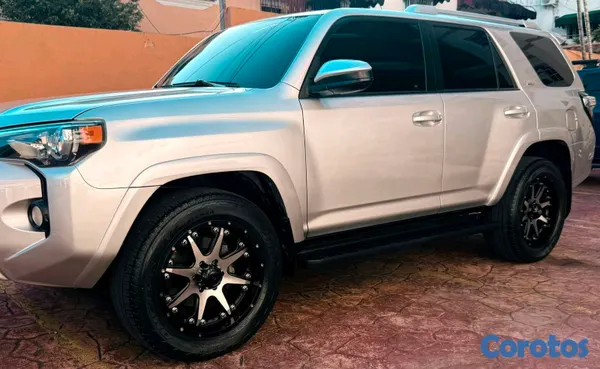 jeepetas y camionetas - Toyota 4runner sr5 2020 6