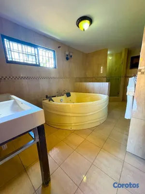 casas - Casa de 5 habitaciones en alquiler en Arroyo Hondo 10