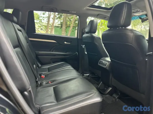 jeepetas y camionetas - Toyota higlander xle 2019 clean  7
