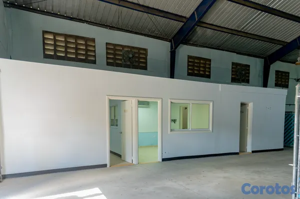 oficinas y locales comerciales - Alquilo NAVE de 326 Mts.2 en el KM. 13, AUTOPISTA  3