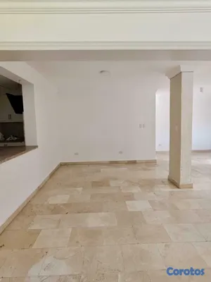 casas - Casa de dos niveles ubicada en el exclusivo sector 5